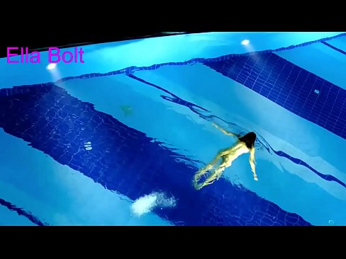 ❤️ İzlemeden duramıyorum, genç sarışın ELLA BOLT resort havuzunda çıplak yüzerken yakalandı ️ Rus pornosu tr.28films.ru ☑