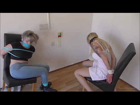 ❤️ Bağımlı / bağlı ve ağzı tıkalı / sıkıntı içinde küçük hanım ️ Rus pornosu tr.28films.ru ☑